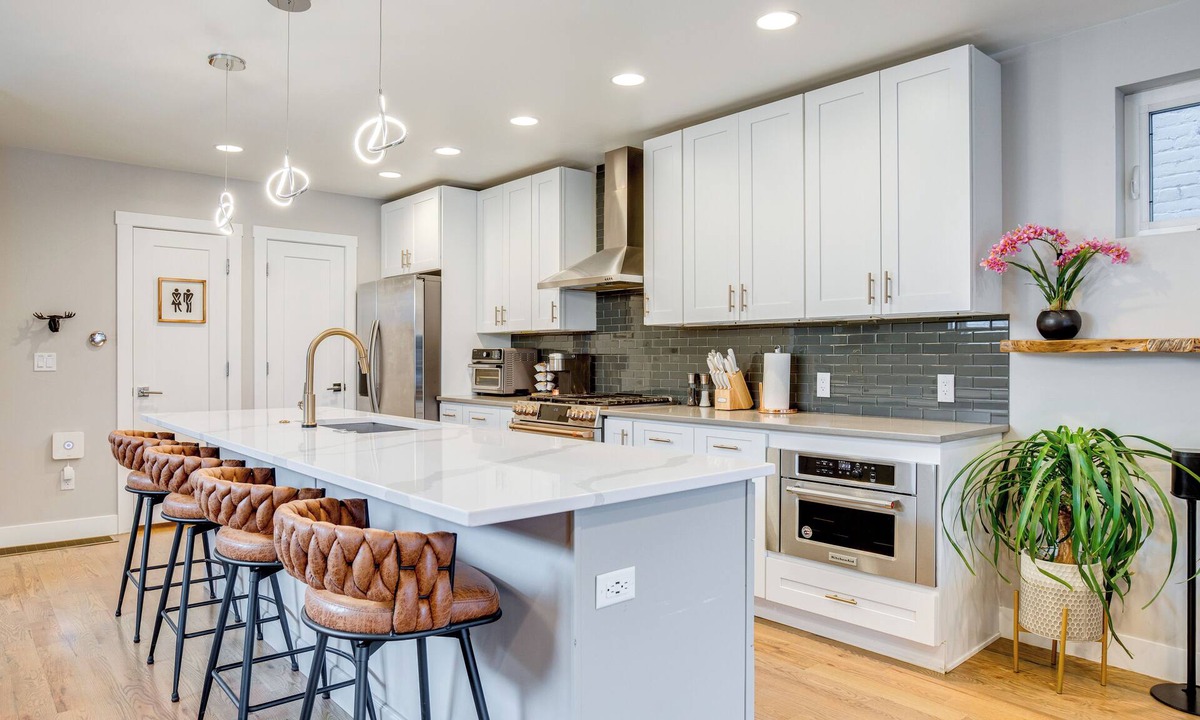 Lincoln Park Apartment | 1 Mi to Dtwn Denver: Sleek Duplex w/Rooftop Deck!