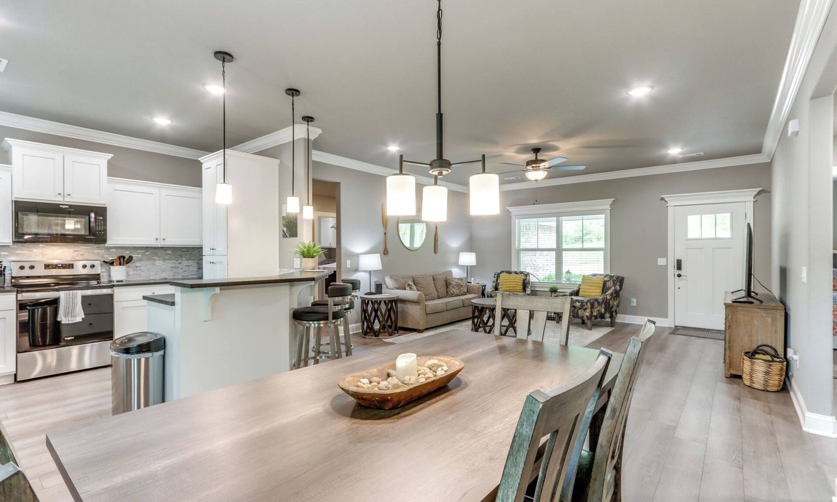 Holiday Island House | < 1 Mi to Marina! Family Home in Eureka Springs