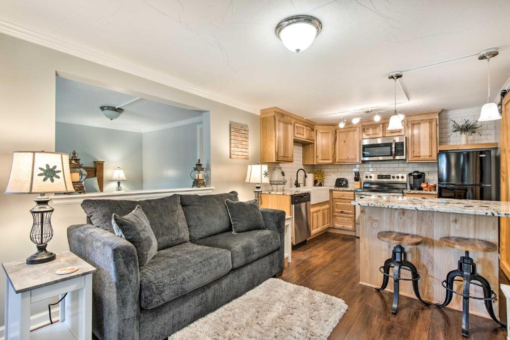 Creighton Apartment | 11 Mi to Denver Zoo: Lakewood Studio w/Fire Pit!