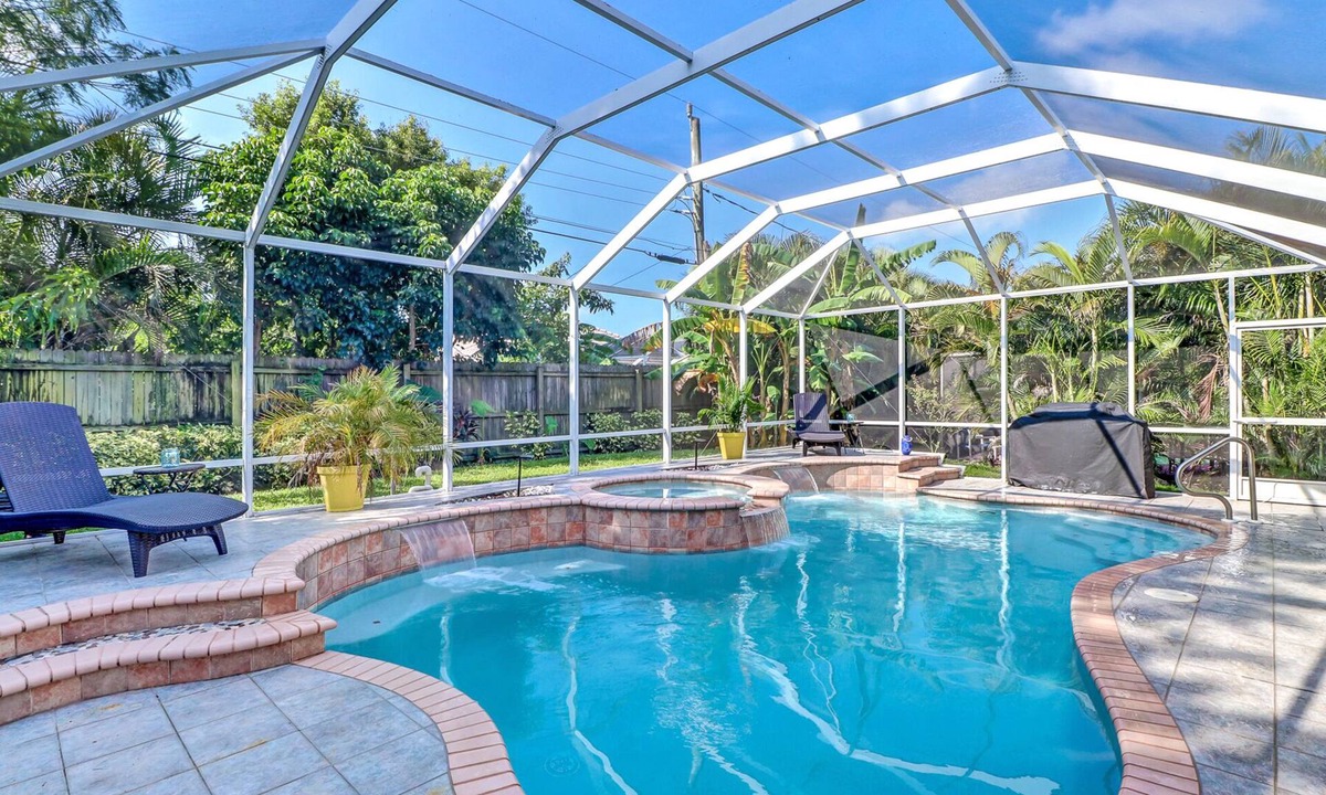 Naples Park House | 119/n from 169/n ! in August Naples Park, Heated Pool, Jacuzzi, close to beach !