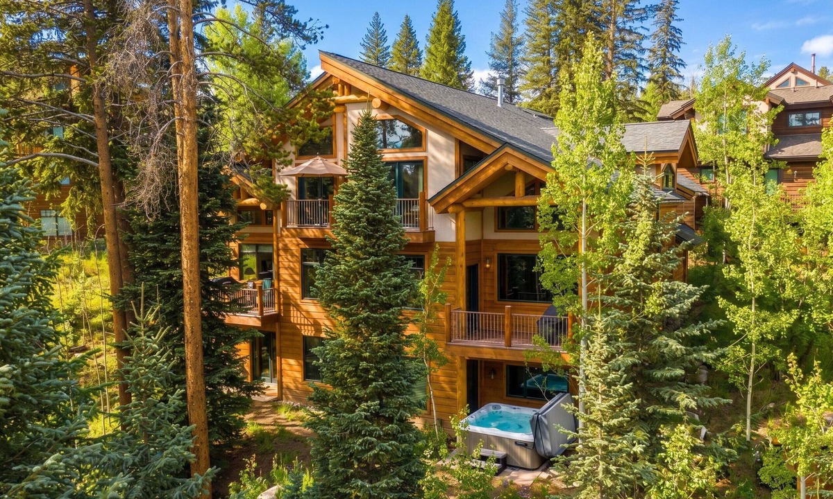 Winter Park House | 12 Yukon Lane Townhome Pet Friendly, luxurious home, private hot tub and more!