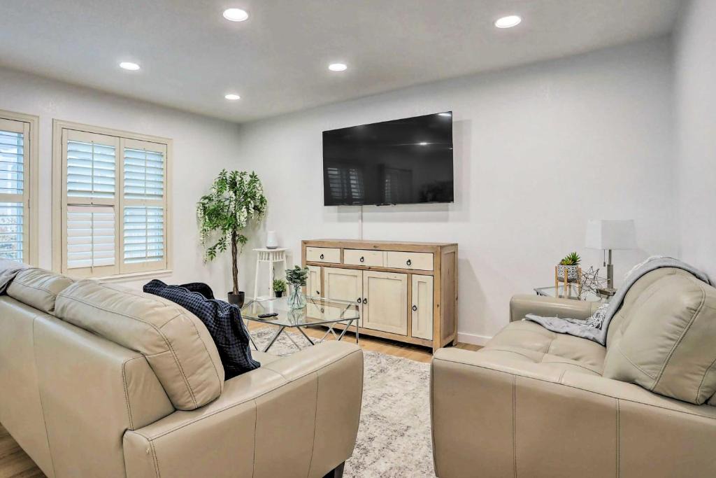 Northglenn House | 13 Mi to Dtwn Denver: Northglenn Townhome w/Patio