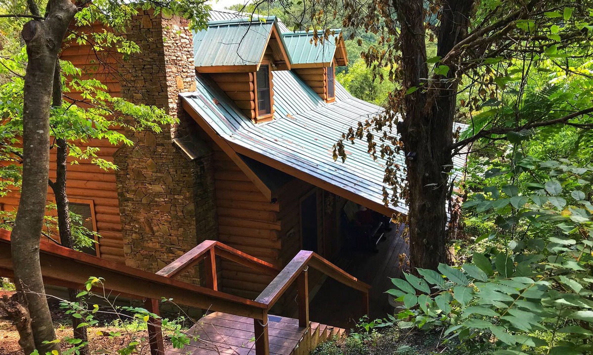Sevierville Cabin | 2/2 Log Cabin in the Smokies! Close to Dollywood! WIFI, HOT TUB, 2 KING ROOMS