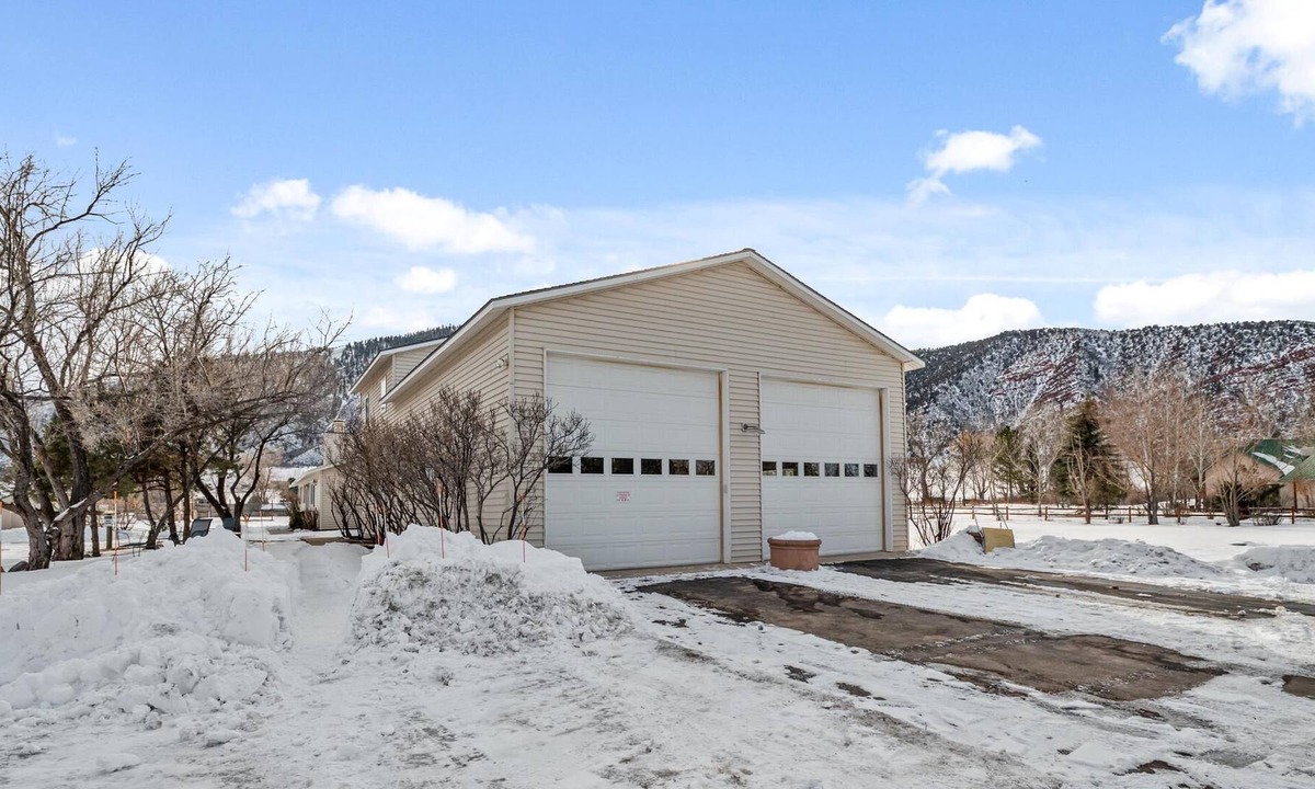 Basalt House | 2 Acres Remodel WalkTo Willit