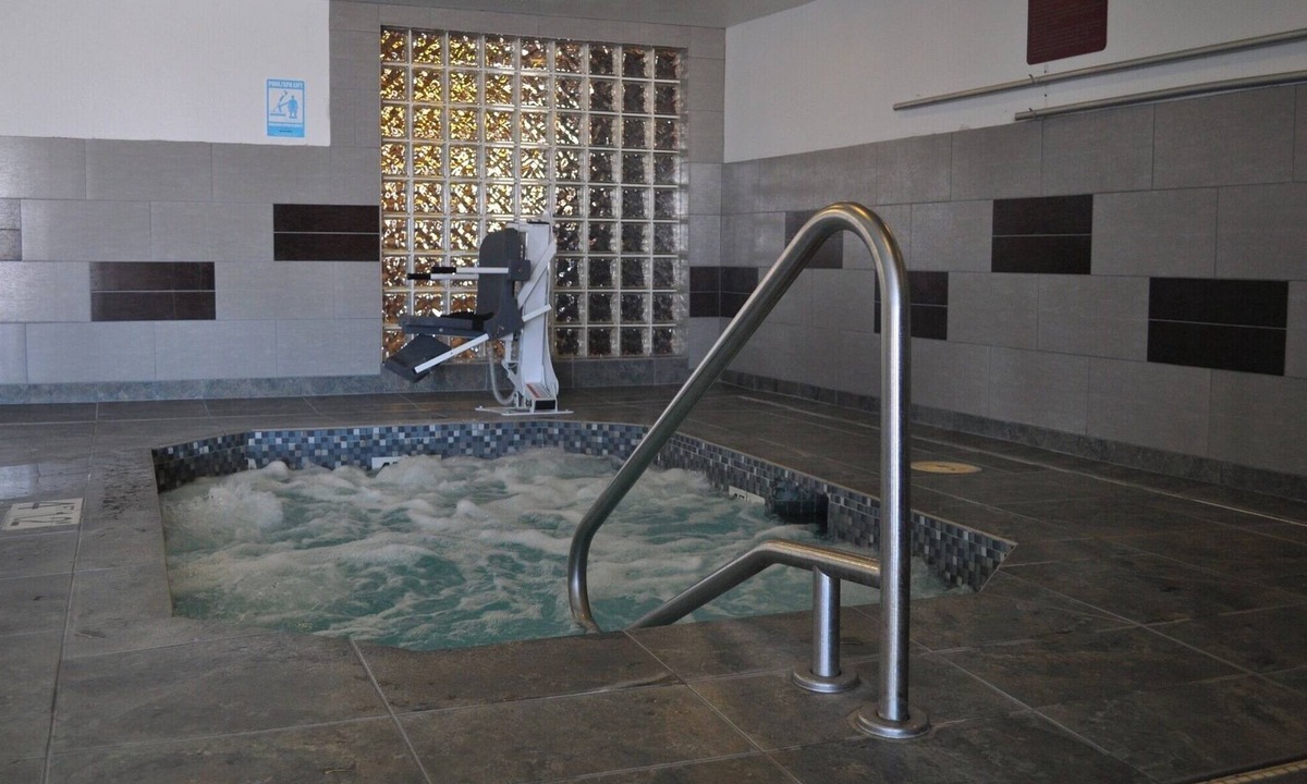 Englewood Hotel | 2 Modern Suites Minutes from Downtown, Parks, Shopping & Adventure Spots