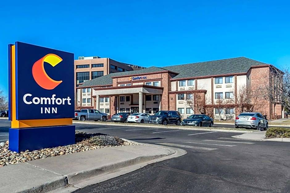 Heather Gardens Hotel | 2-Star Hotel ∙ Comfort Inn Denver Southeast