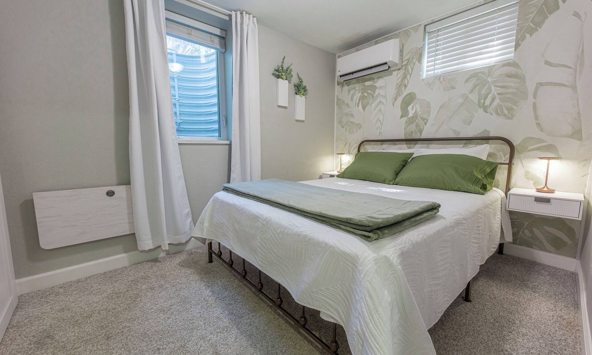 Englewood House | 2BD Garden Level+Dogs OK+Light Rail to Downtown+Near Fiddlers Green & Litteton