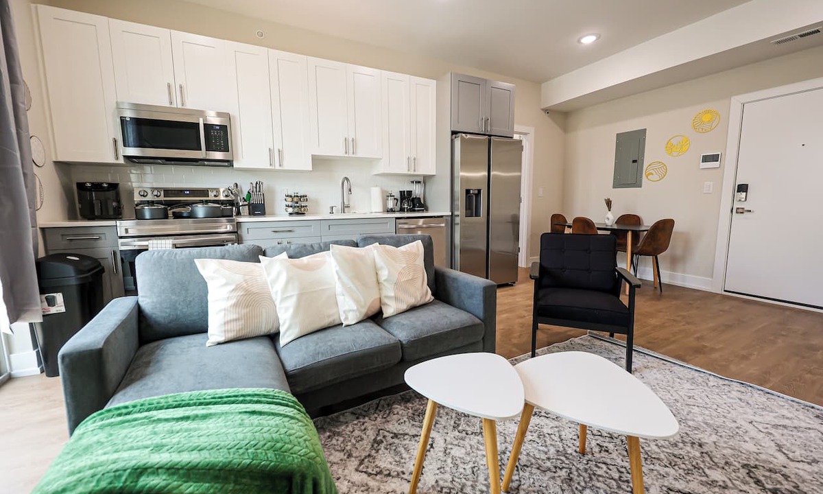 Mantua Apartment | 2Bed/2Bath King Bed+Central+W/D+WIFI.