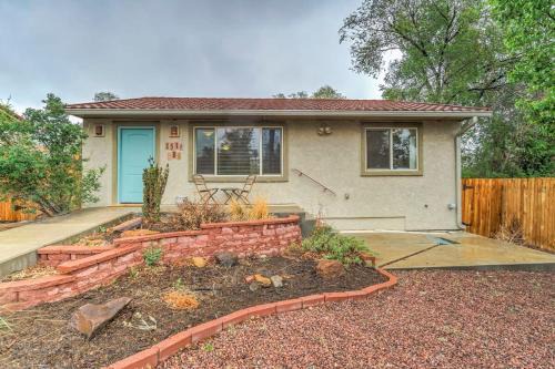 Colorado Springs House | 2BR Cottage with outdoor seating near Hiking & DT