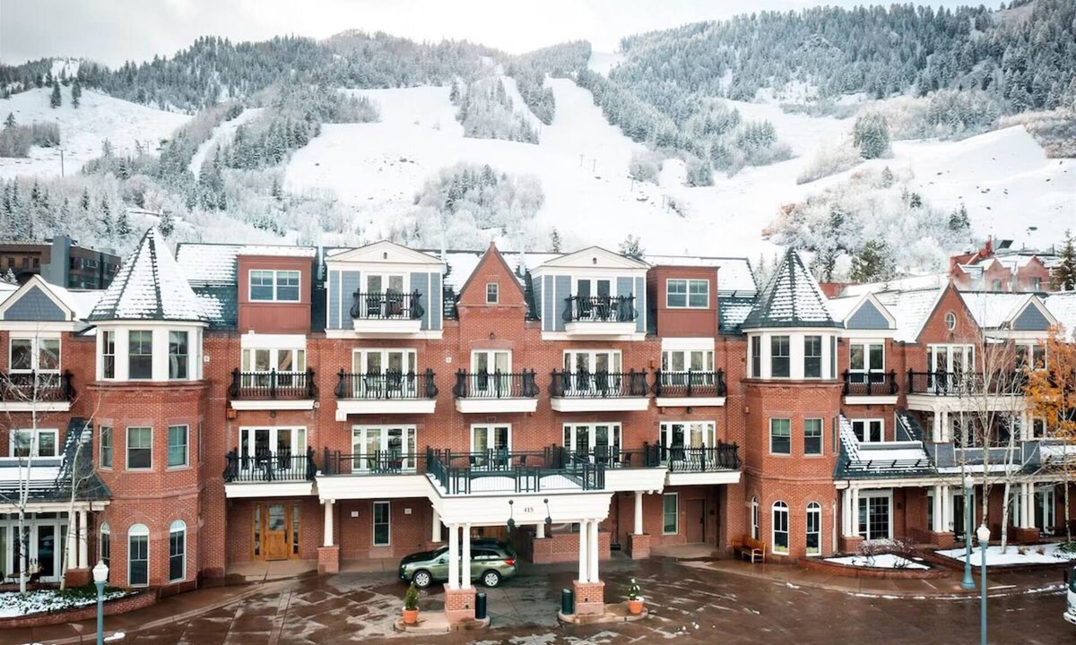 Aspen Resort | 3 Bedroom 3 Full Bathroom Luxury Residence in Aspen CO.