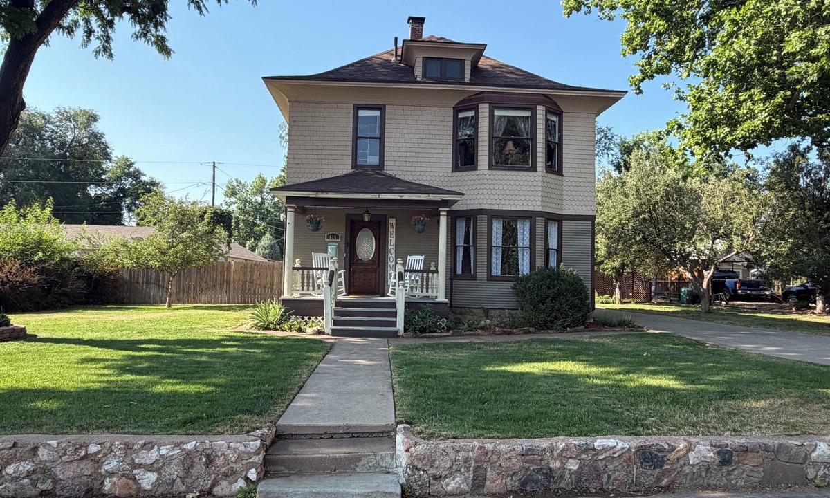Canon City House | 3 blocks to Whitewater Festival & Royal Gorge Train; Quiet, Cozy Victorian Home