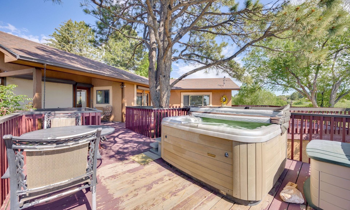 West Colorado Springs House | 3 mi from Garden of the Gods | Hot Tub & Sauna