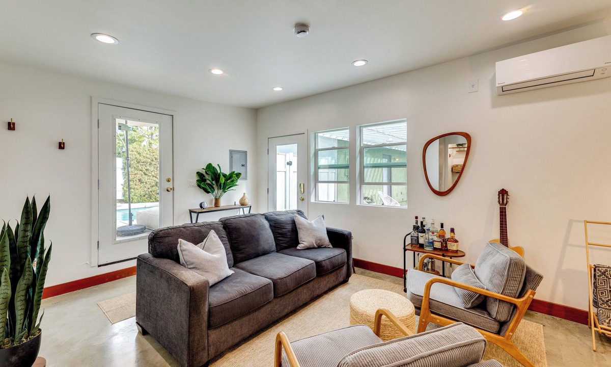 North Central Apartment | 3 Mi to Old Pasadena: Cozy Couple's Studio w/Pool