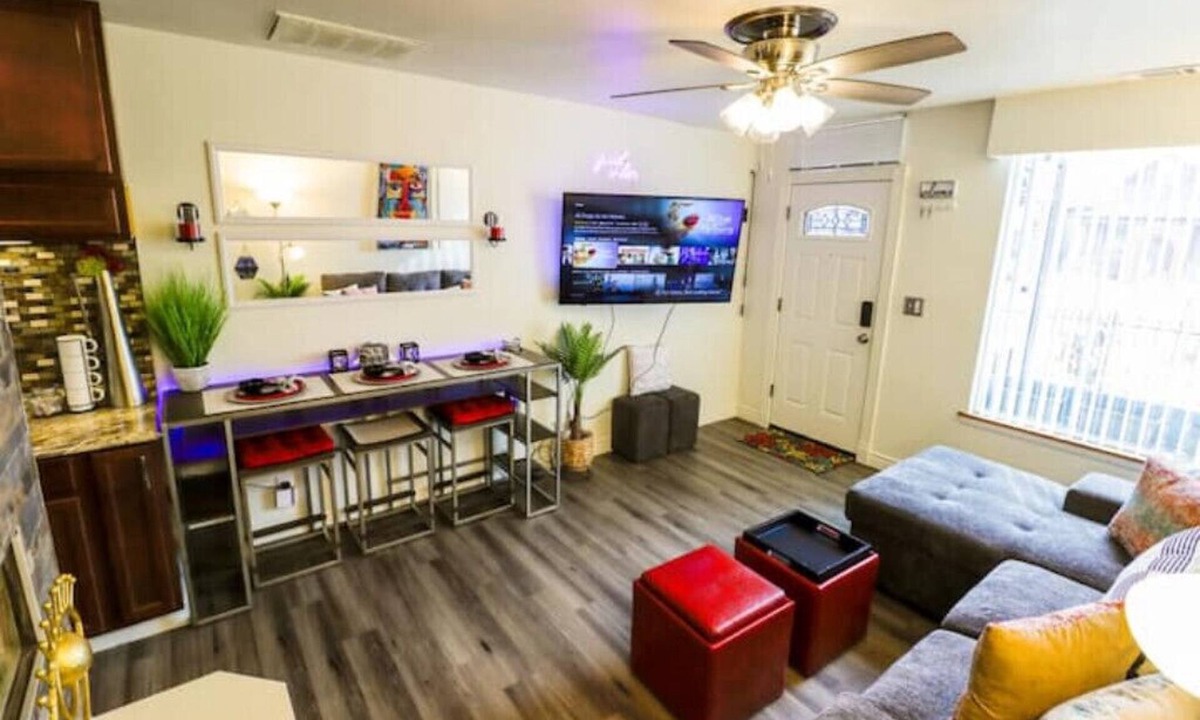 Cole House | 30day+ Dwtn Home Near RiNo & Light Rail w/Yard,TVs,More