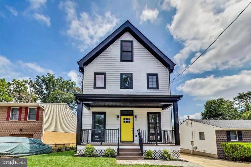Almont House | 35 - Luxury 5 BR 4 Baths Estate, without basement - Nonsmoking