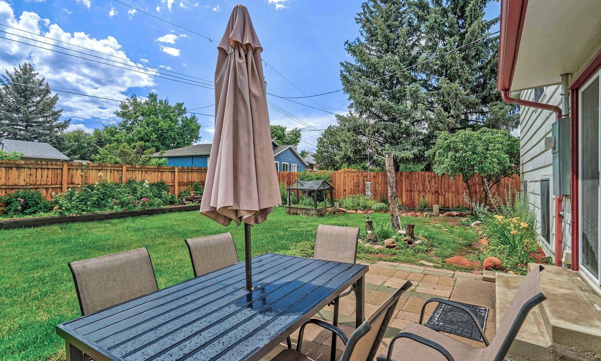 West Colorado Springs House | 3BR Home patio backyard near Garden of the Gods CO