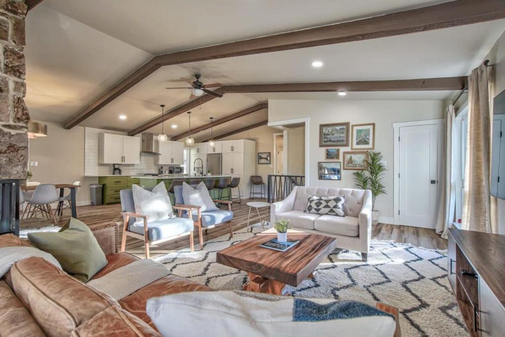 Briargate House | 4BD With Game Lounge Hot tub Dog Friendly USAFA