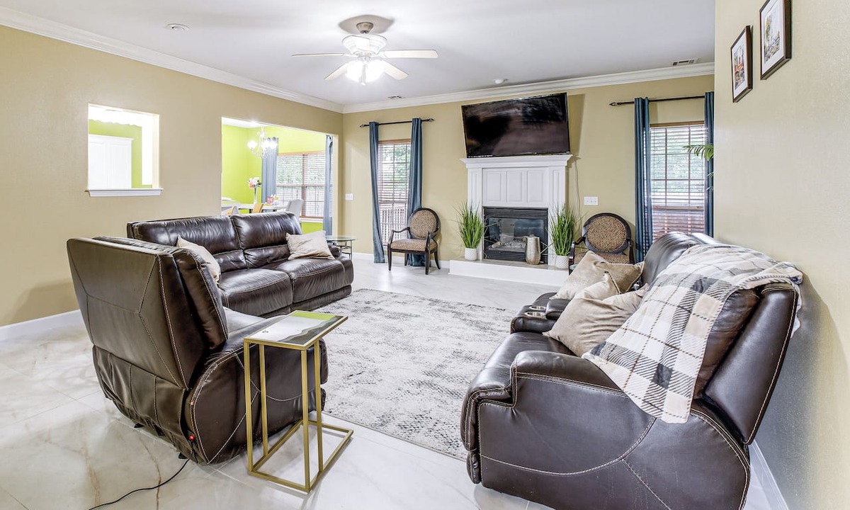 Bentonville House | 5 Mi to Coler MTB Preserve! Family Home w/Yard
