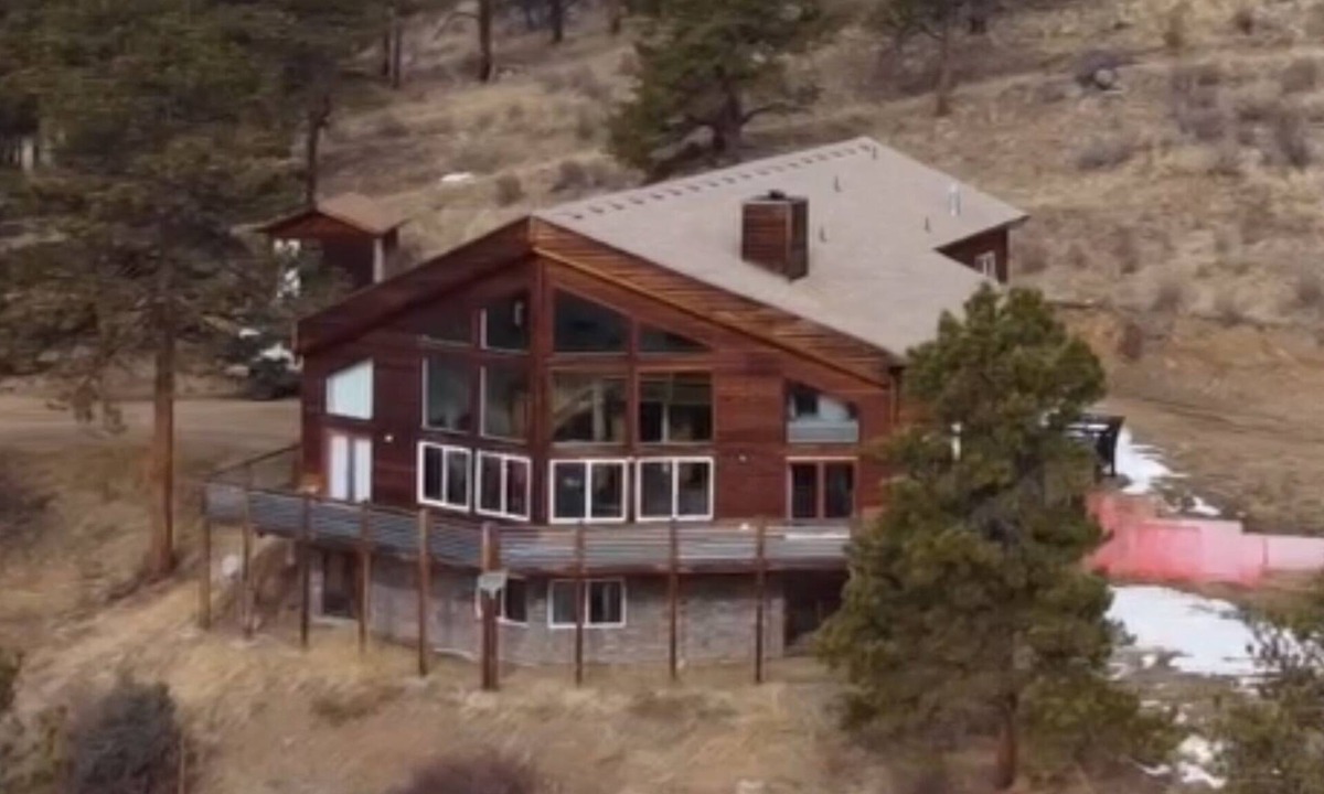 Bailey House | 6 bedroom Mountain Retreat 37 acres, close to HWY 285, borders National Forest
