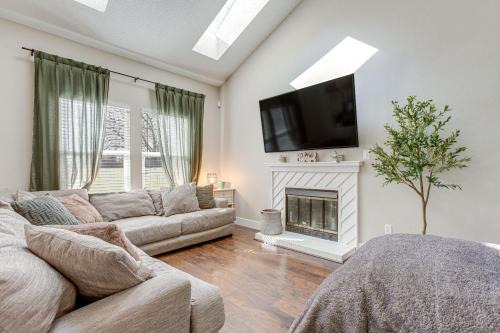 Denver House | 6 Mi to Dtwn: Arvada Home w/Hot Tub & Yard