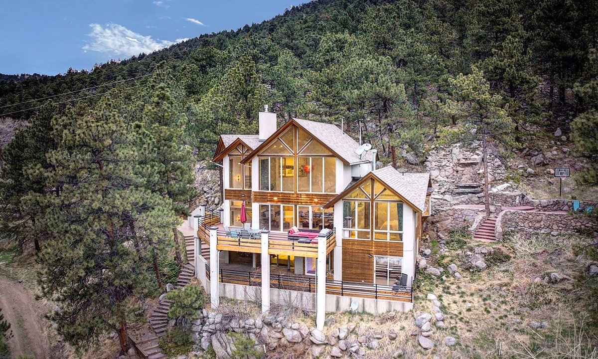 Boulder House | 6BR Mountain Retreat Pool Walk to Pearl St