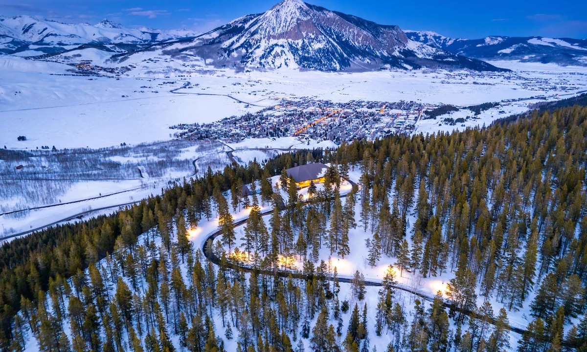 Crested Butte House | 70 Acre Mountain Kingdom: Breathtaking Views, Ensuites, 10 Min to Town