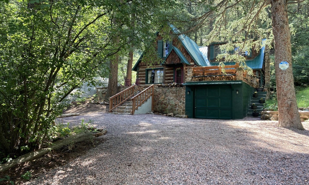 Colorado Springs Cabin | A charming, enchanting and historic log cabin with modern amenities