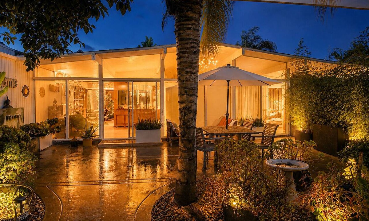 Loma Alta House | A. Quincy Jones Mid-Century Modern Near Beach. Pet Friendly! Sept Specials!