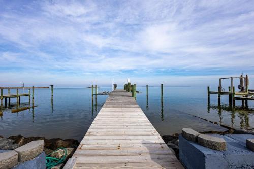 Almont House | A True Serenity! Coastal Waterfront Retreat, 4 bedrooms, private pier
