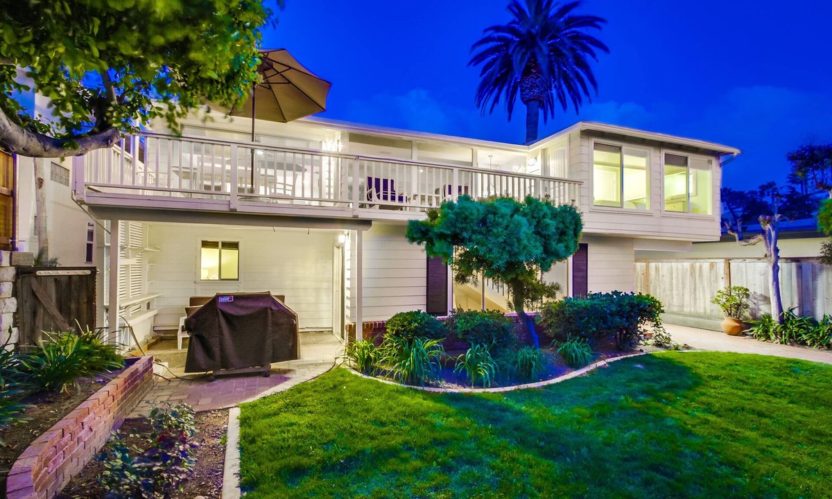 Encinitas House | Across From The White Sand Of Moonlight Beach - Full Ocean/Beach View