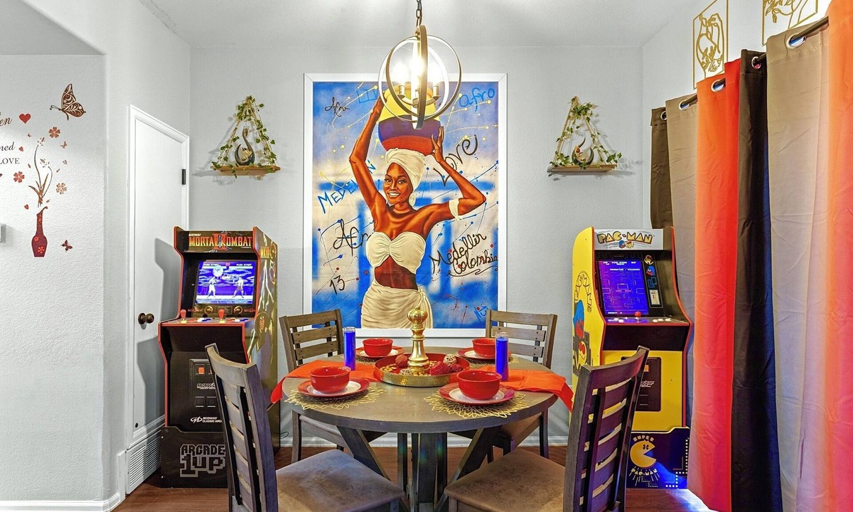 Thornton House | Alpha Cozy Home Game Arcade CorporateStays Welcome