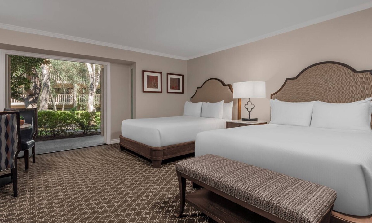 Rancho Bernardo Hotel | Amazing San Diego Getaway | Room with Private Patio Ready for Family Stay