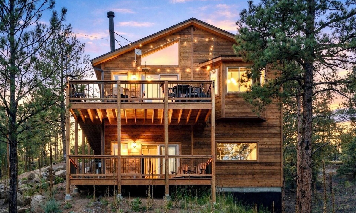 Pine Cabin | Angler’s Hideout- 2 Bdrm- New- National Forest & River Close-Mountain Views