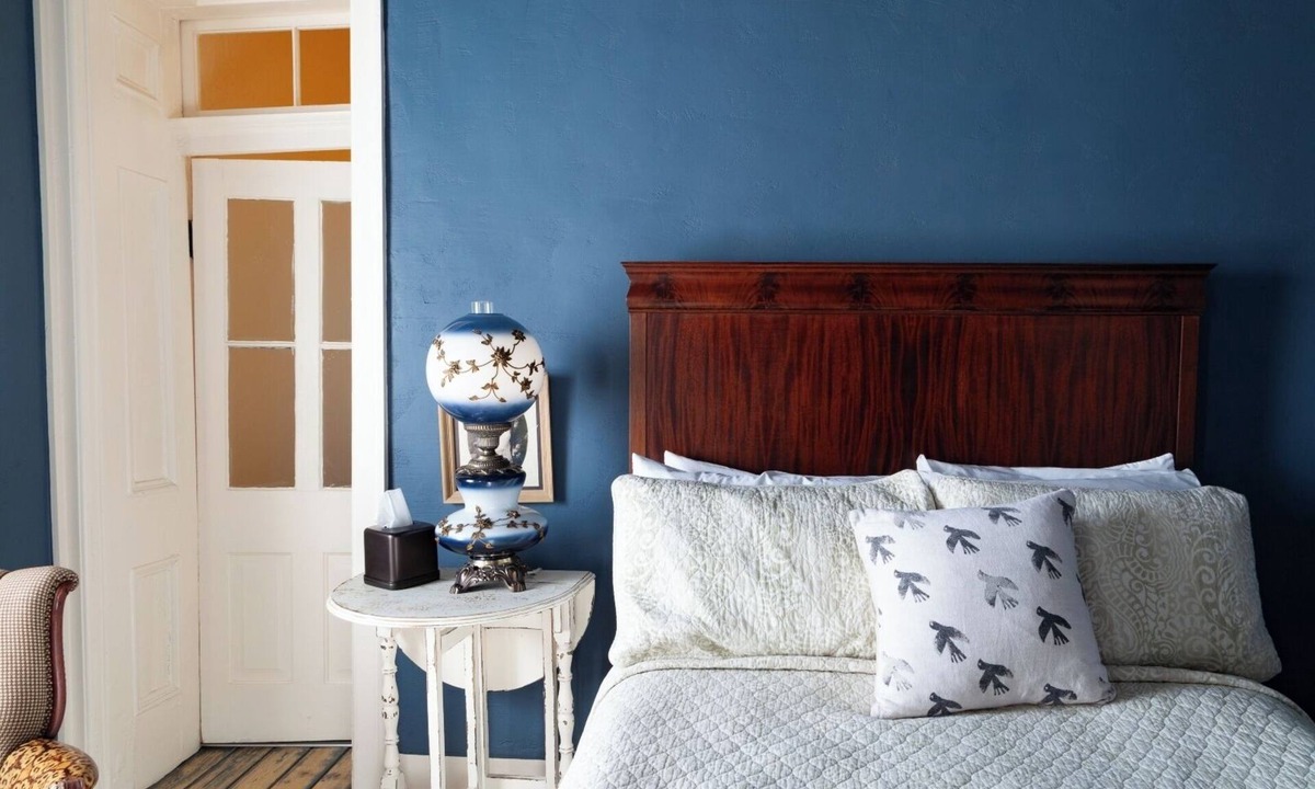 Cimarron Hotel | Annie Oakley - Historic Hotel Room
