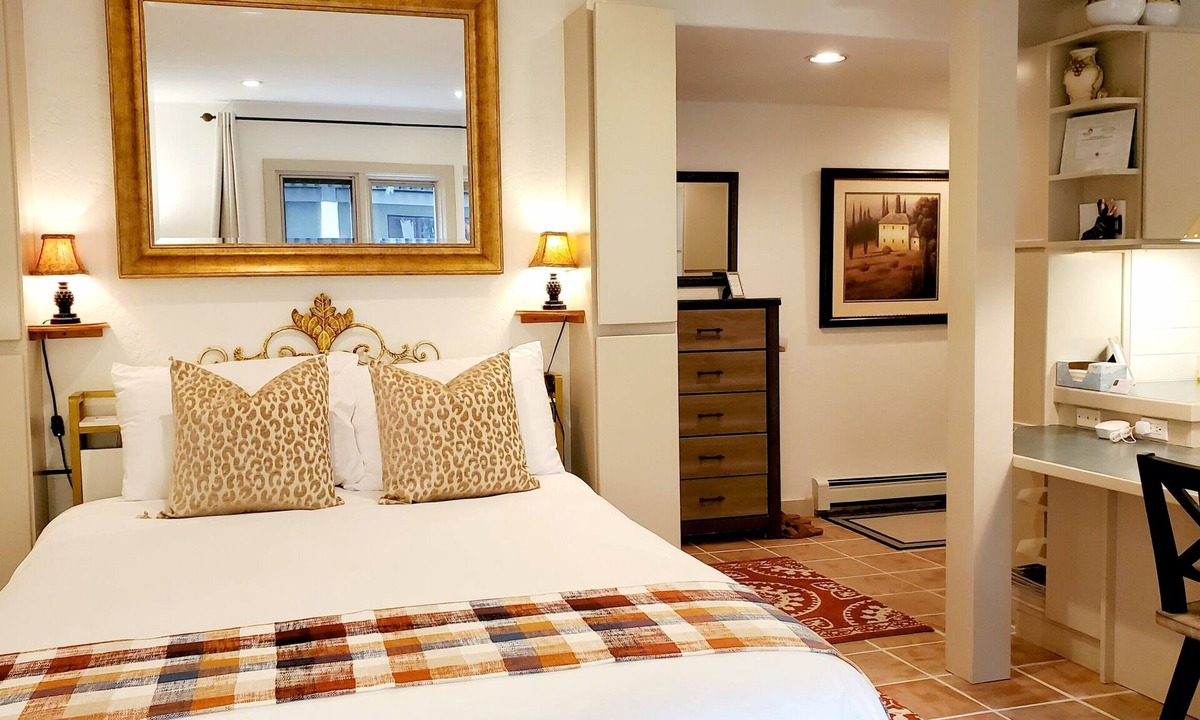 Vail Condo | Aug 24-31 still available Free Parking Walk to Ford Park & all shops/restaurants