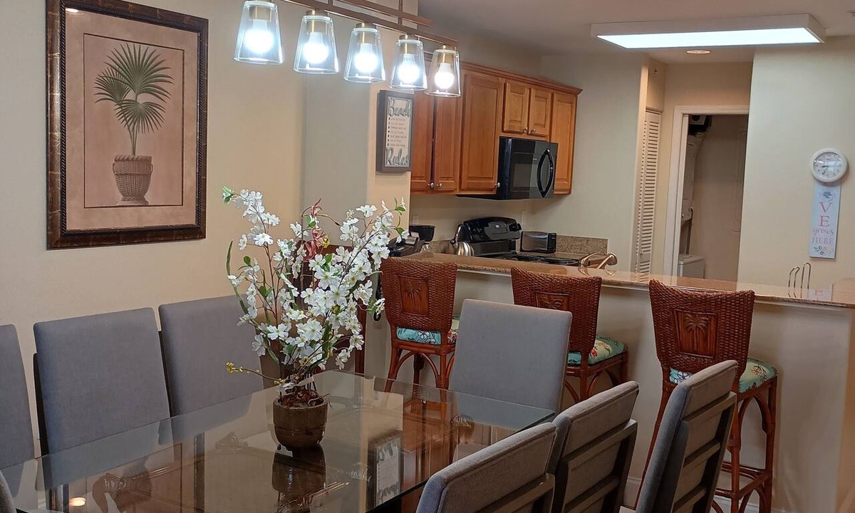 Florida Central Atlantic Coast Condo | AVAILABLE NOW LOW WEEKLY RATE 2.5 BDR 2BTH NEAR DISNEY LAKEVIEW HOTTUB POOL 119+