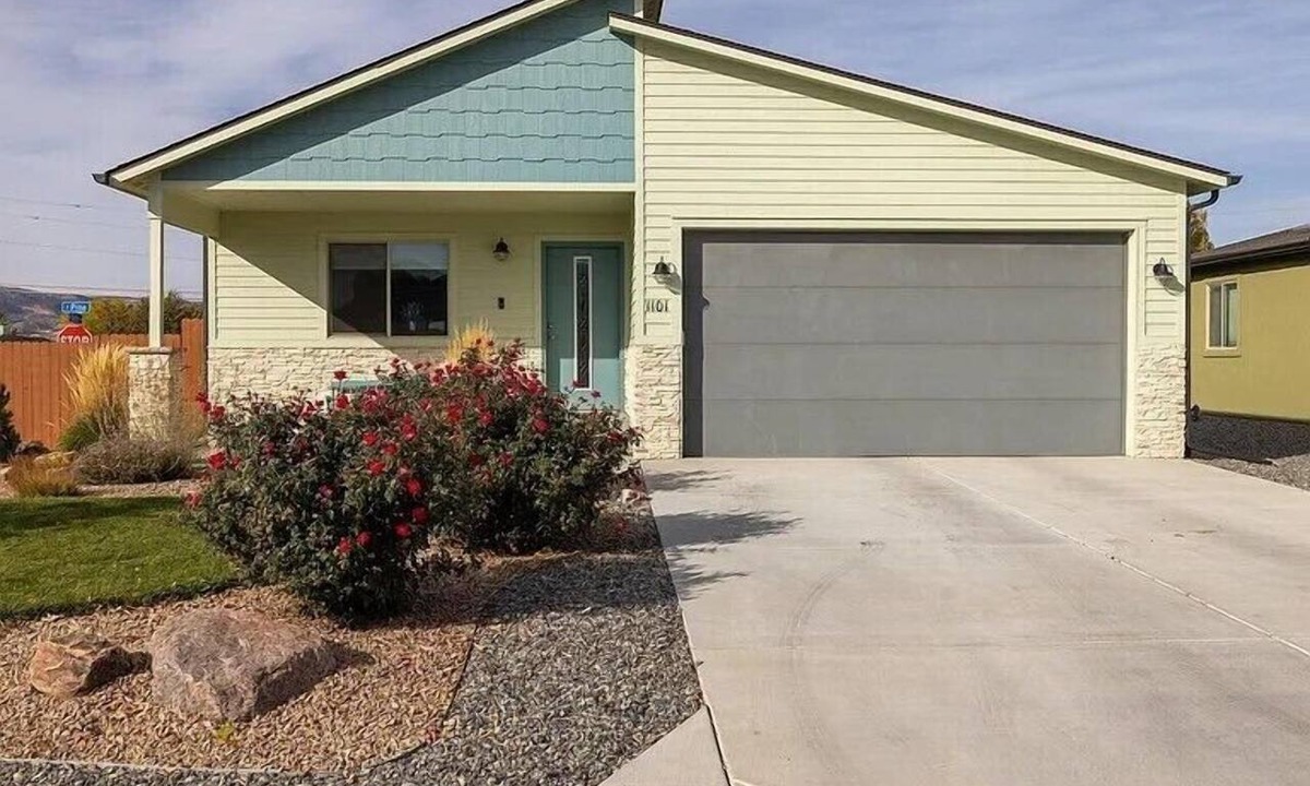 Fruita House | BarknBike Abode Pets Desk Bikes Garage