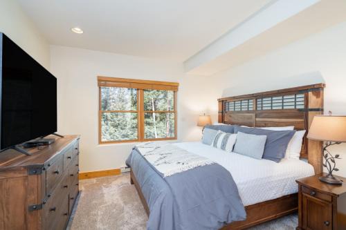 Mountain Village Hotel | Bear Creek Lodge 303B Hotel Room