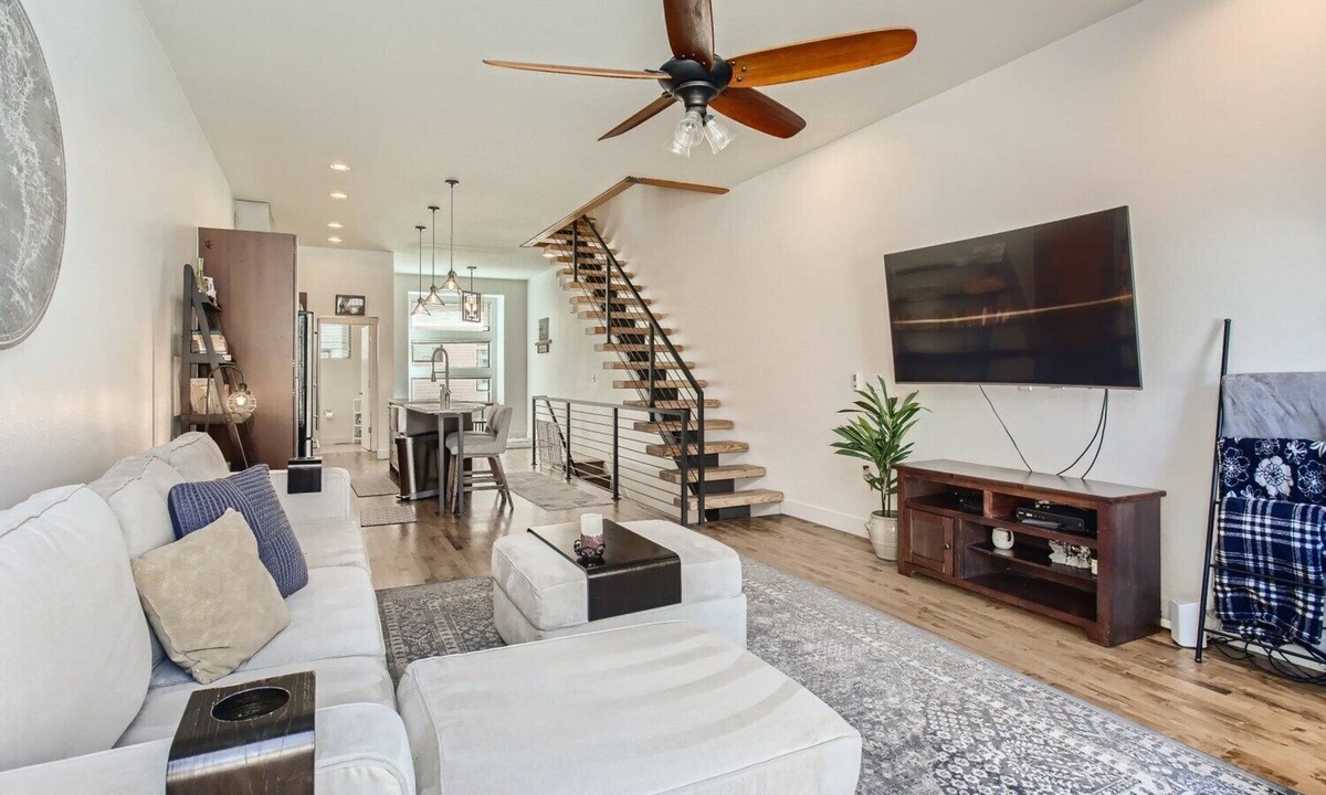 Ballpark House | Beautiful, Modern Pet-Friendly Downtown Executive Rental