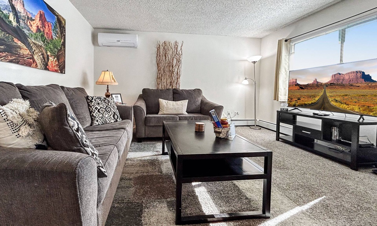 Rockrimmon Condo | Beauty in the Springs"Entire Condo Great Location