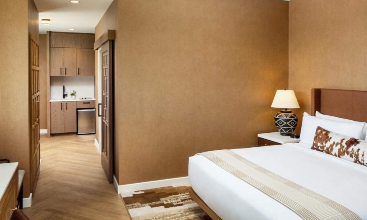 Fitzsimons Hotel | Best Value, Quality Stay! Near The Shops at Northfield Stapleton, Pets Allowed