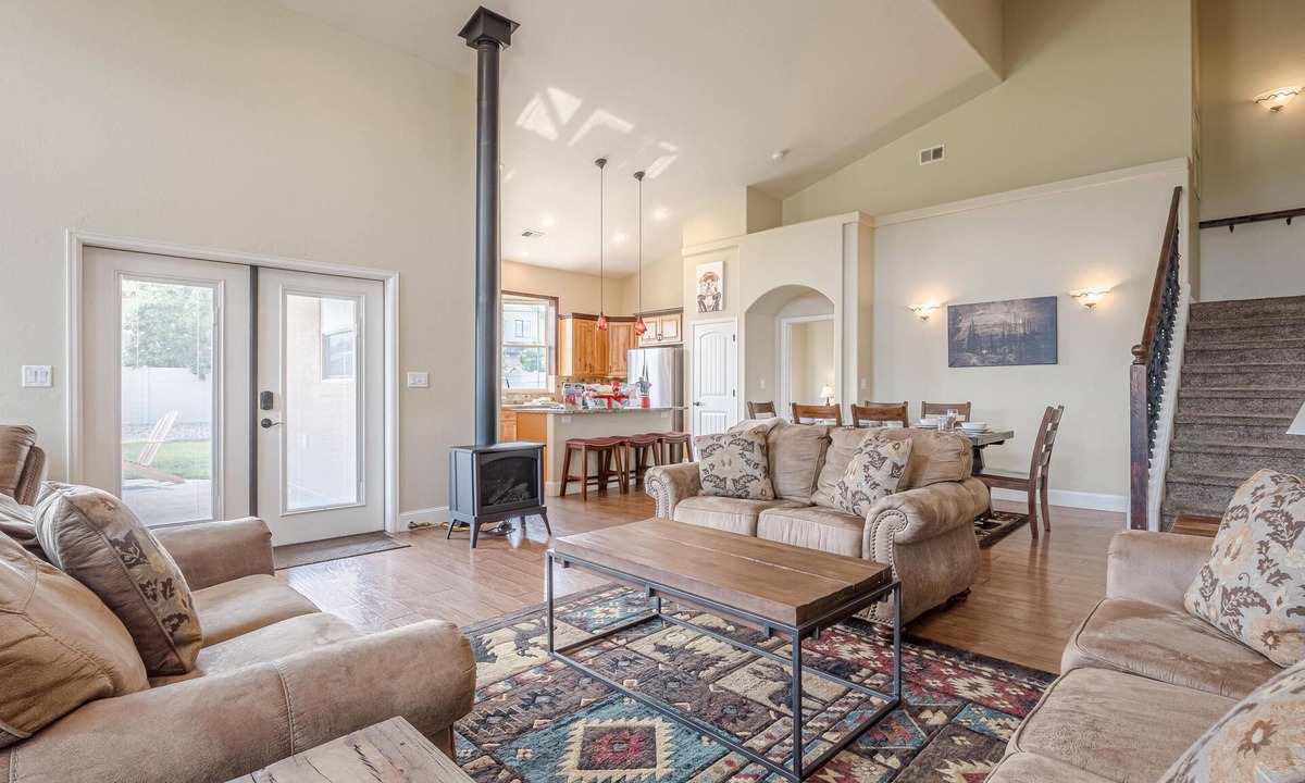 Fruita House | Black Bear IV: Two Primary Suites & Dog-Friendly