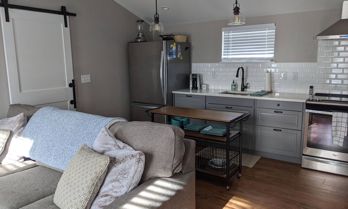 Lincoln Park House | Boutique Carriage House - Private 1bd/1bath