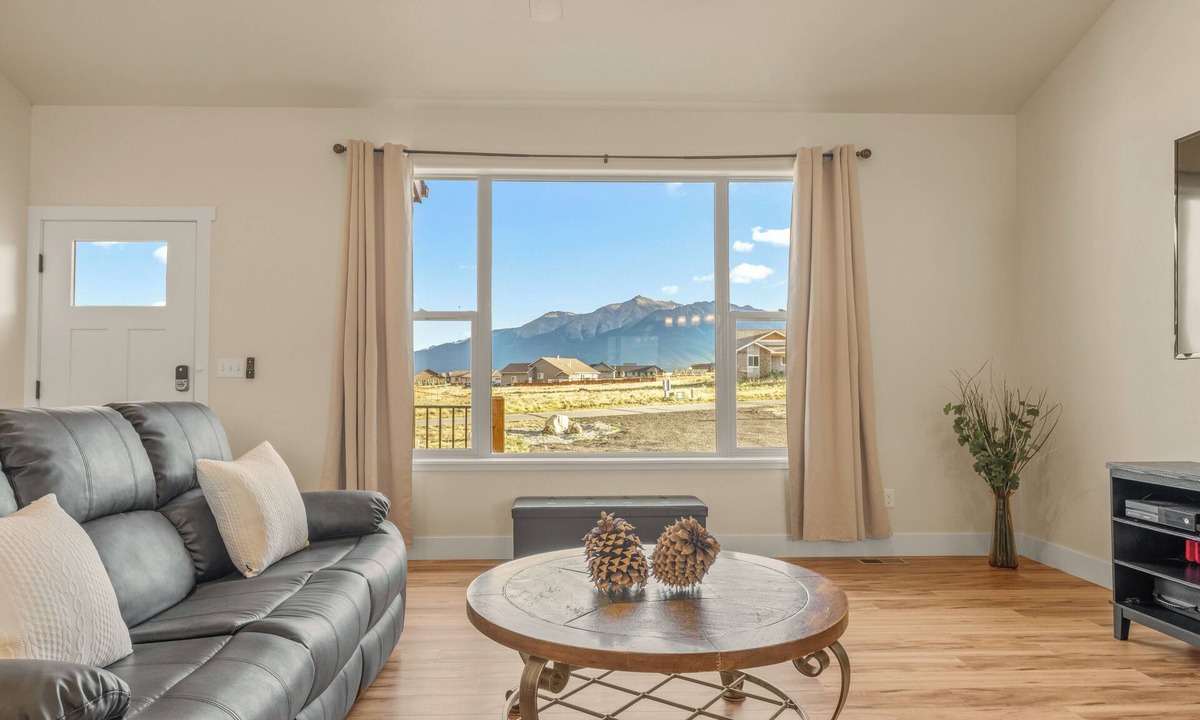 Buena Vista House | Breathtaking Mini Resort, with movie theater, pool table, hot tub, and more.