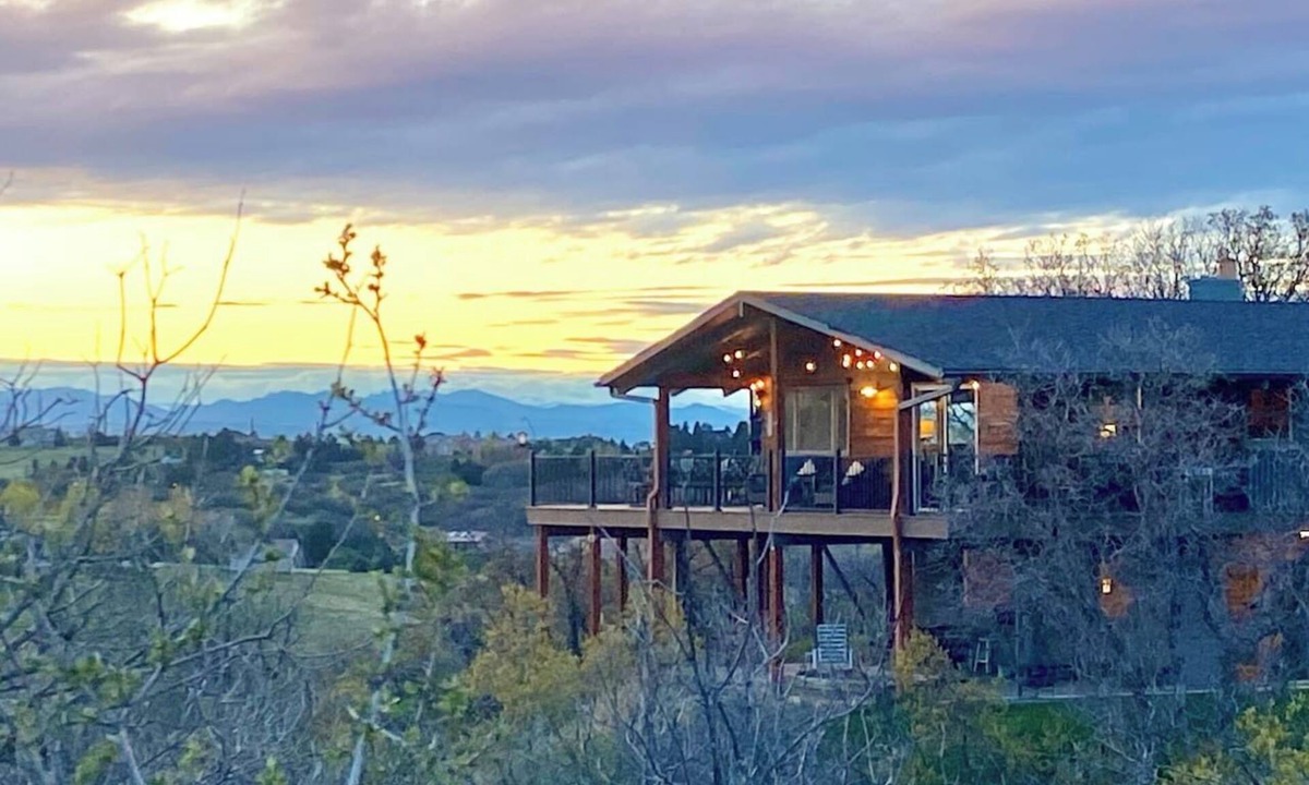 Castle Rock House | Breathtaking Views in North Castle Pines
