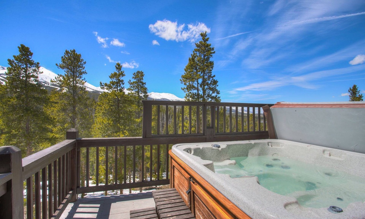 Warrior's Mark West House | 🏆 Breck Home | Hot Tub | 4 Kings | Sleeps 16 | 7 Bedrooms | FreeShuttle | Views