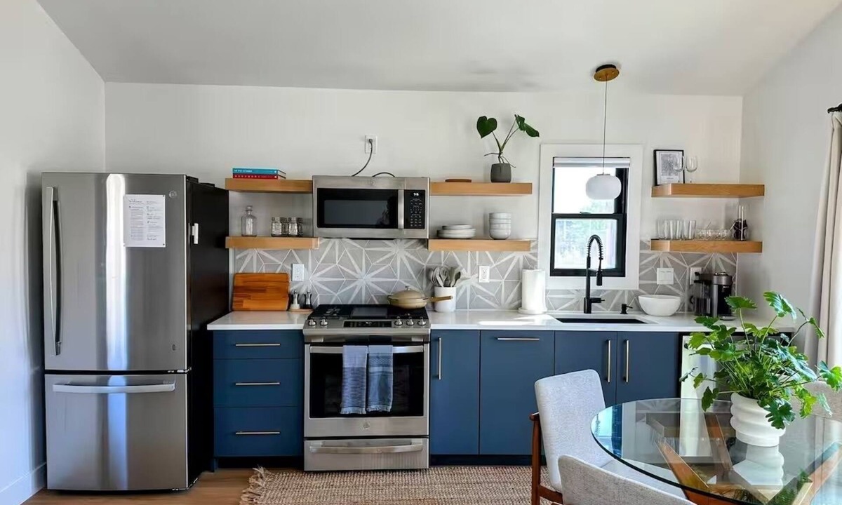 Curtis Park Apartment | Bright and Modern Studio Guesthouse - near RiNo!