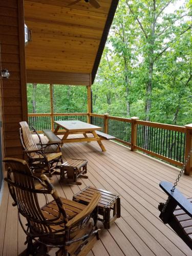 Almont House | Buck Haven - a luxurious and quiet wooded retreat