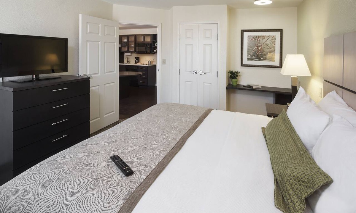 Thornton Hotel | Candlewood Suites Denver North - Thornton by IHG