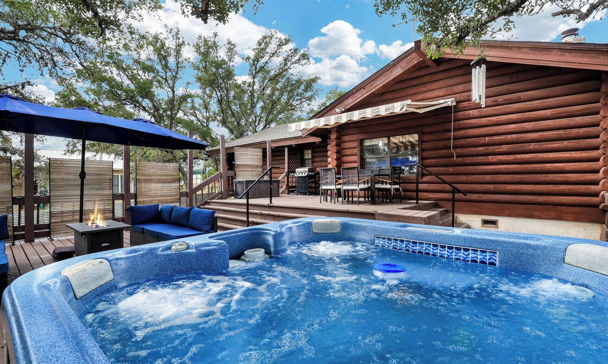 Canyon Lake Cabin | Canyon Lake Haven Cabin Hot Tub Yard BBQ Fire Pit